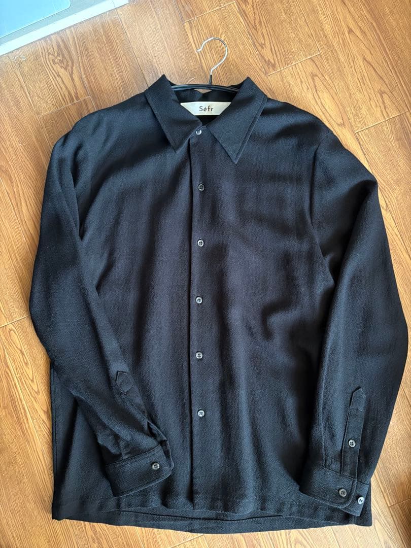 Séfr 黒 長袖シャツ バックプリーツ
