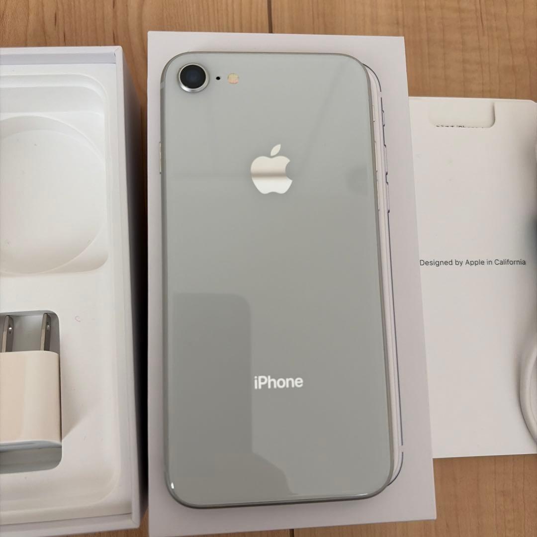 iPhone 8 64GB シルバー　箱有り