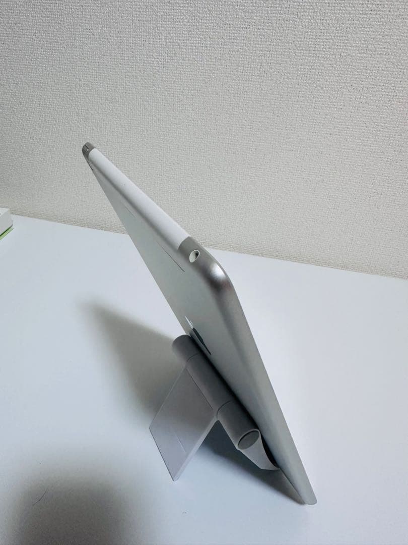 iPad 9.7インチ (第6世代) 32GB WiFi + セルラー