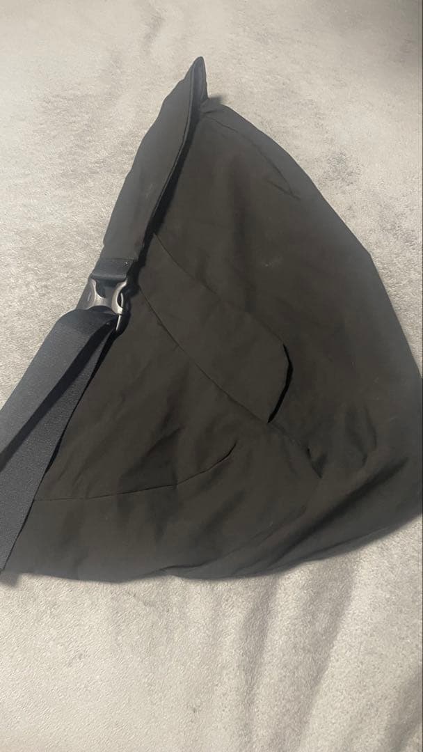 ryaw ブラック メッセンジャーバッグ