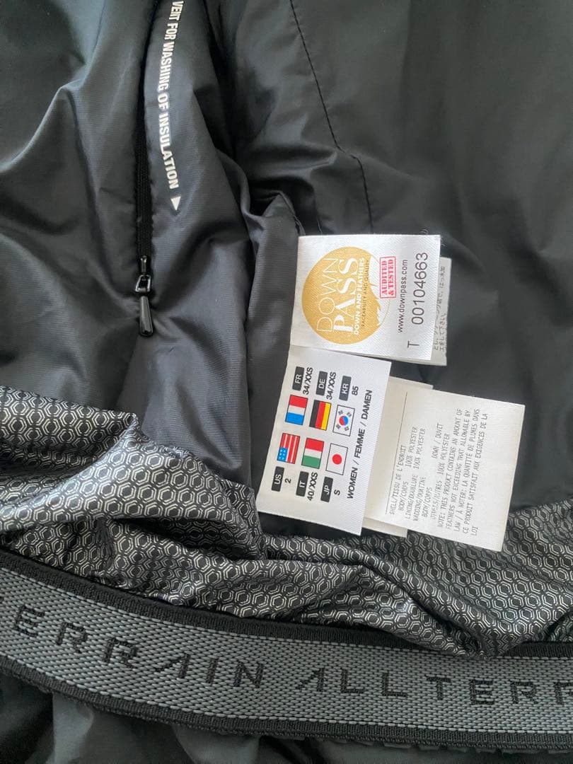 デサント　水沢ダウン　Sサイズ