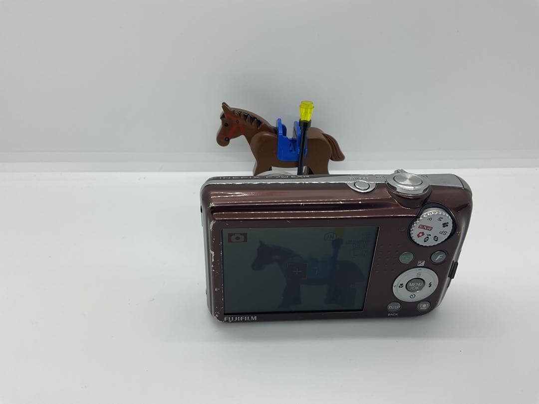 FUJIFILM FINEPIX F70EXR　デジタルカメラ