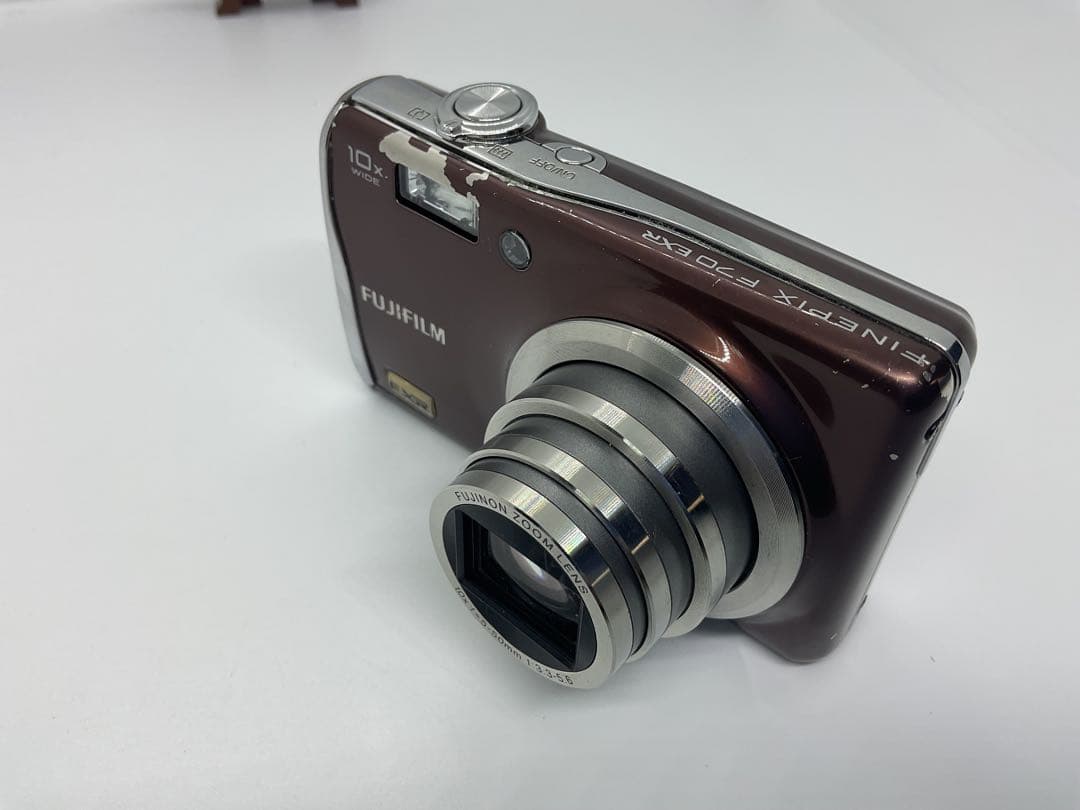 FUJIFILM FINEPIX F70EXR　デジタルカメラ