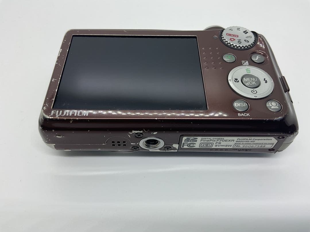 FUJIFILM FINEPIX F70EXR　デジタルカメラ