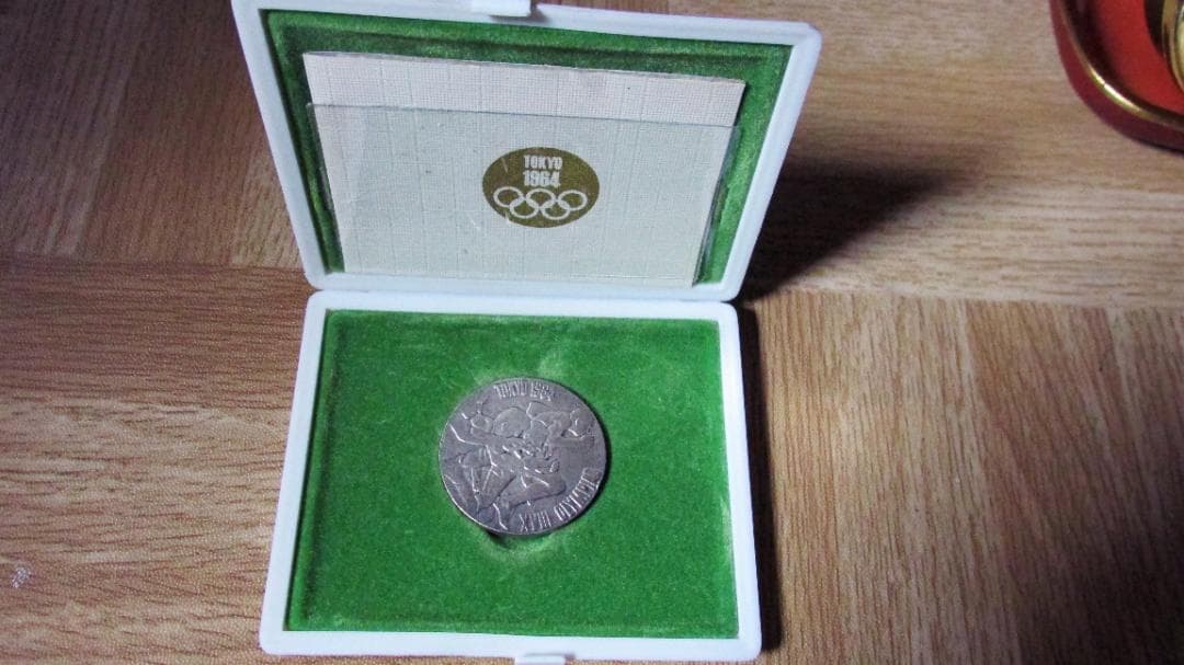 1964年 東京オリンピック携帯時計&記念銀メタル　送付無料