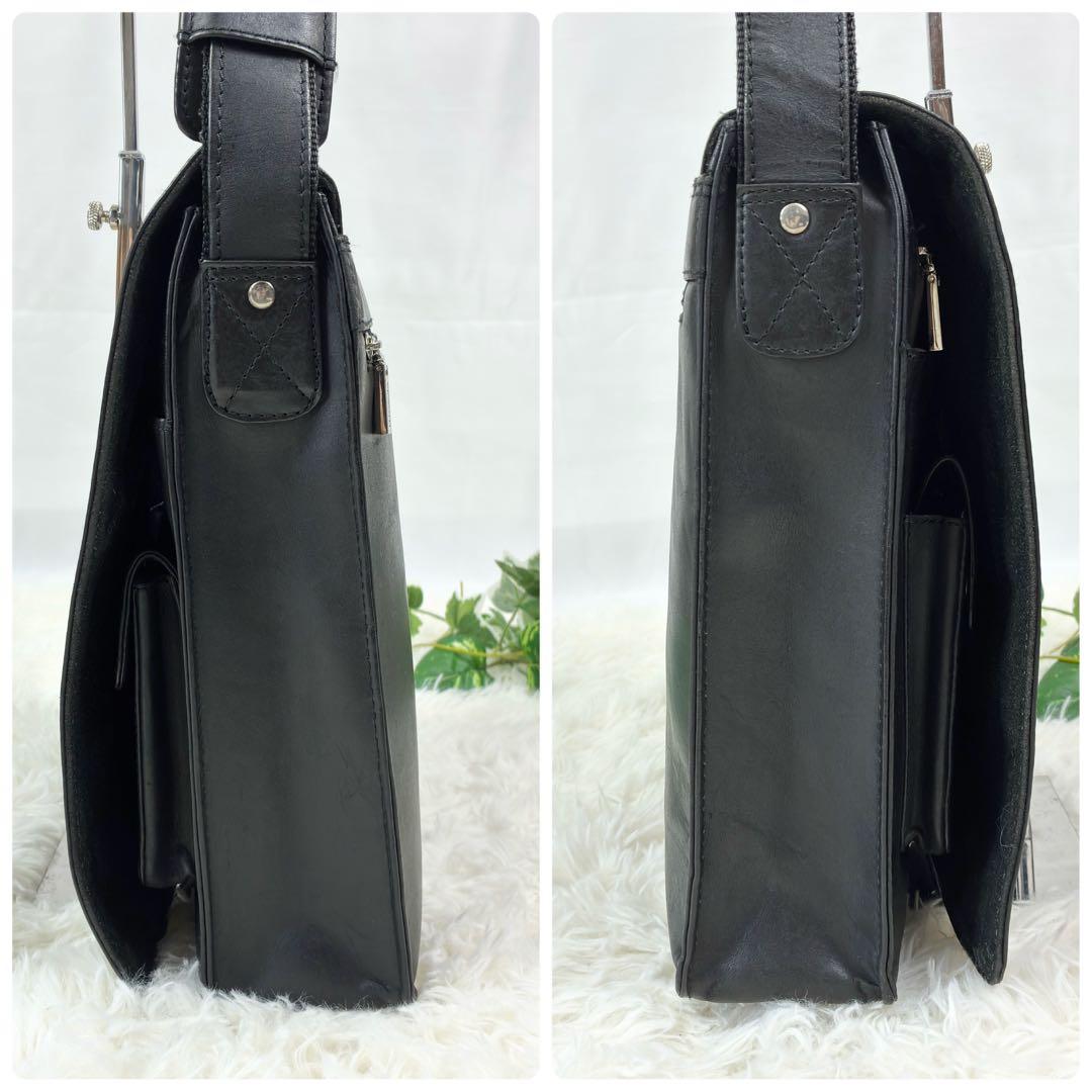 ヴィスコンティ 本革 メッセンジャーバッグ　ショルダーバッグ　A4可　ブラック