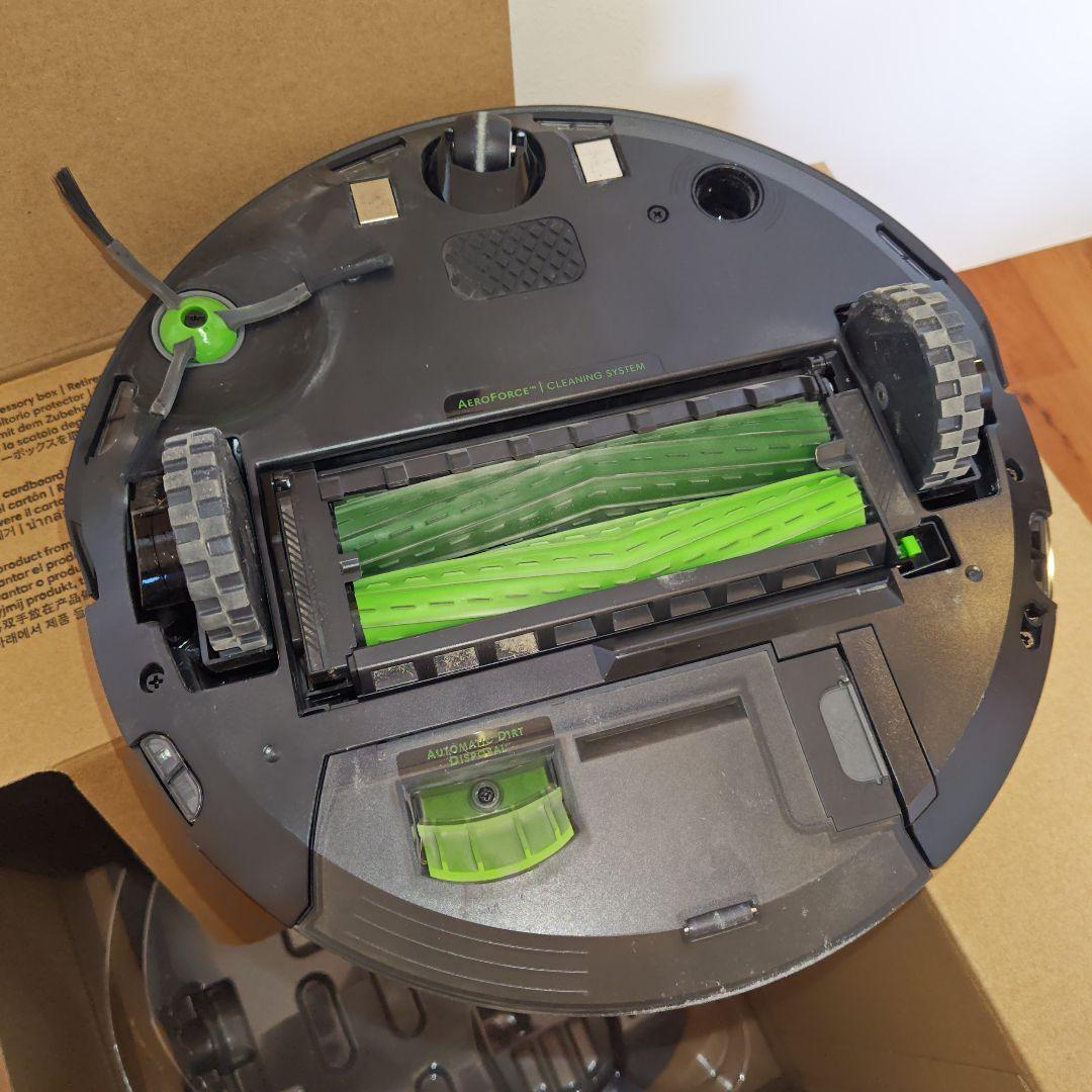 iRobot Roomba j7+ 本体