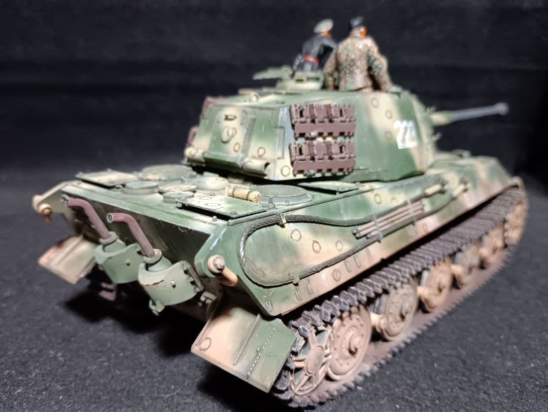アカデミー1/35キングタイガー完成品