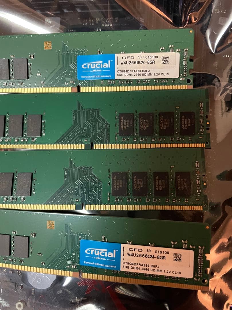 マザーボードとCPU（Core i5 9600K）と８Gメモリ４枚のセット