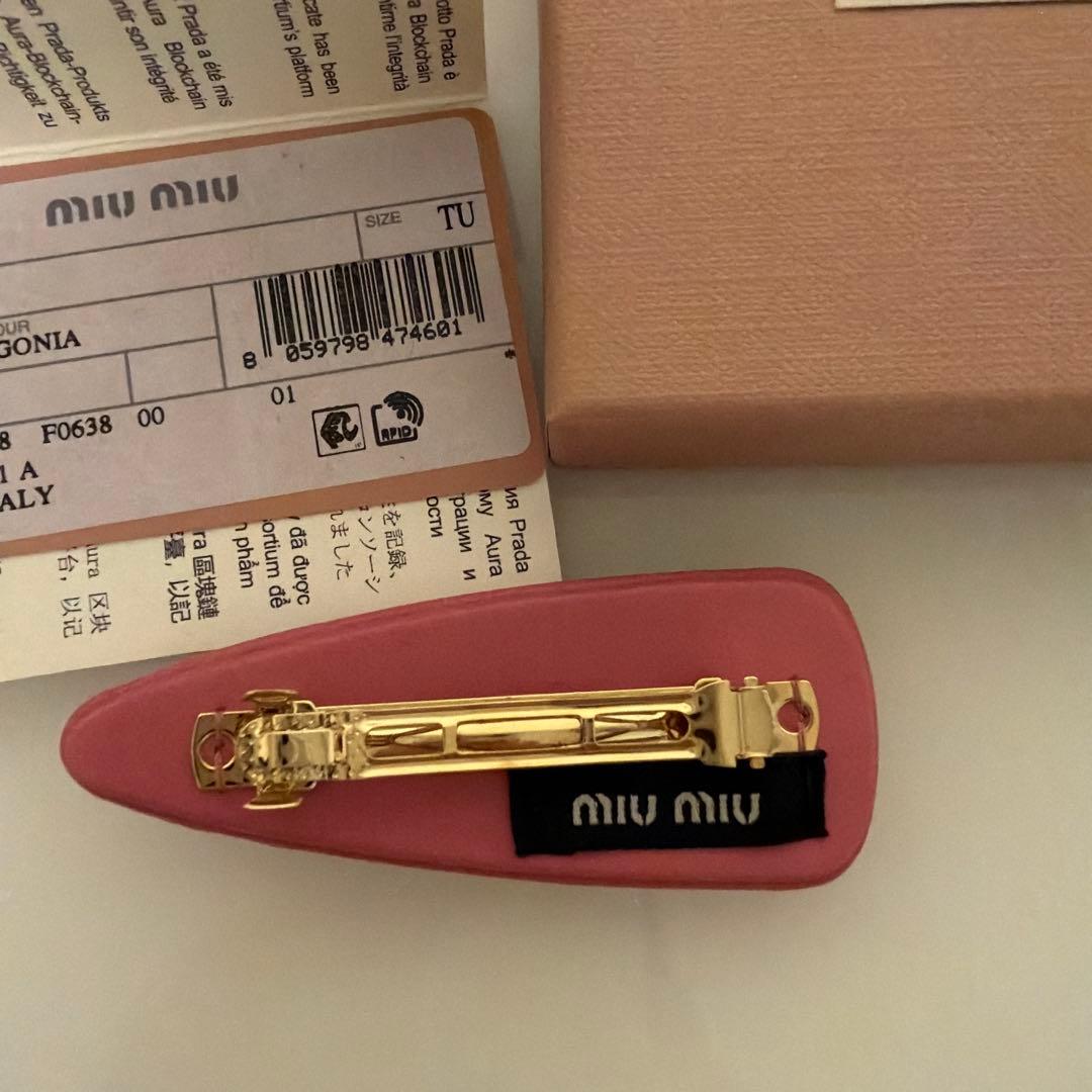 専用　miu miu ヘアピン ベゴニアカラー TU