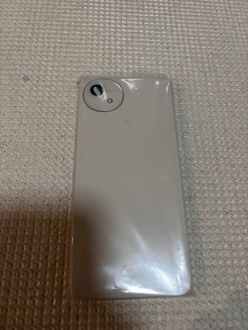 AQUOS wish4 ベージュ 未使用