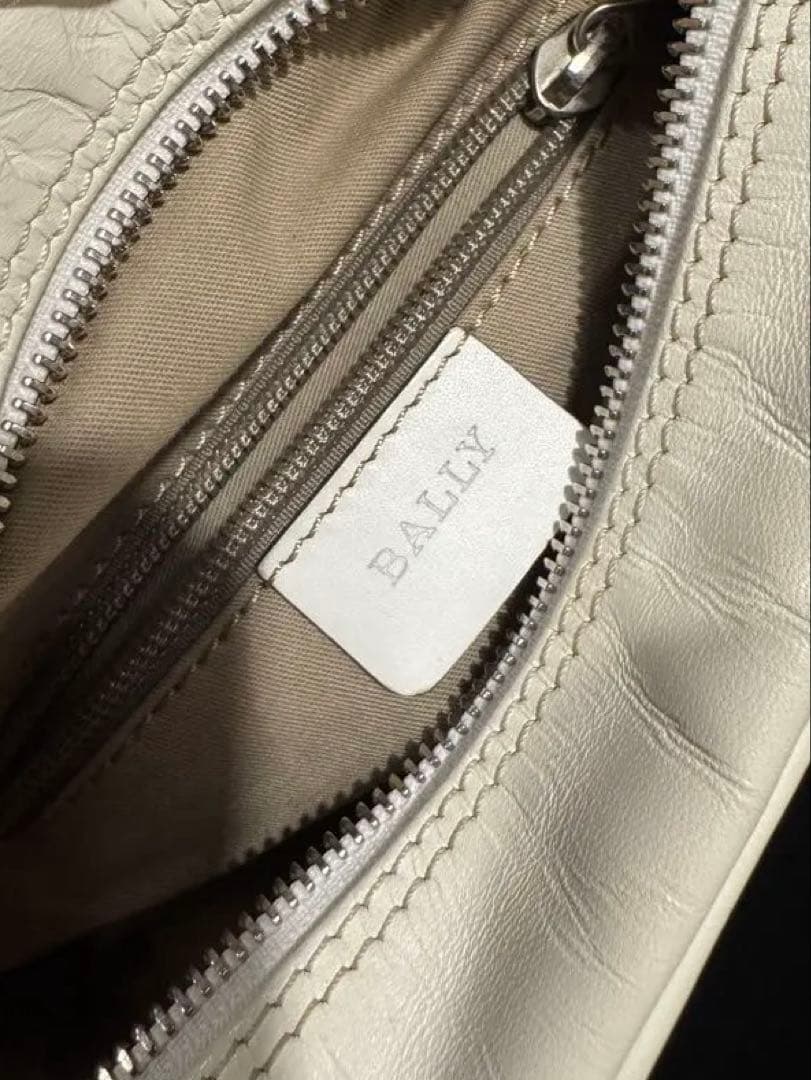 BALLY ショルダーバッグ（白）