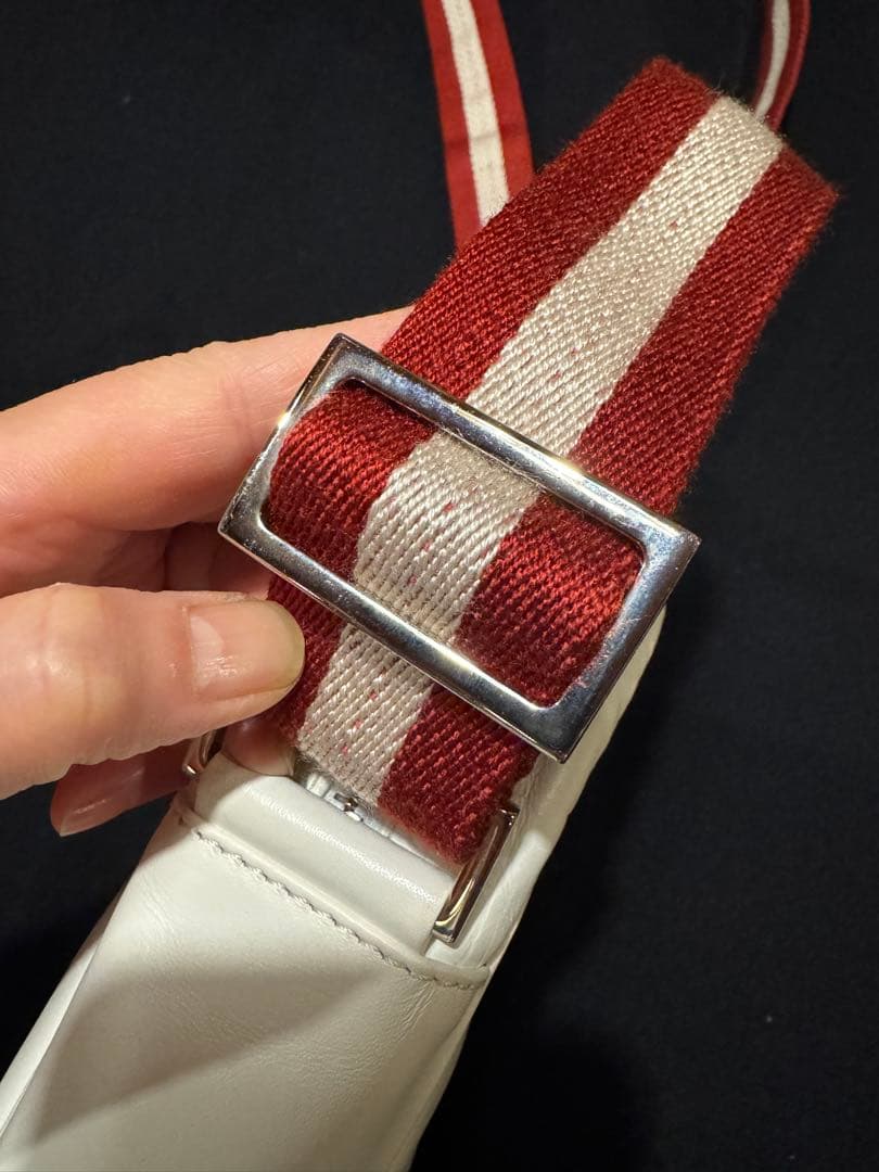 BALLY ショルダーバッグ（白）