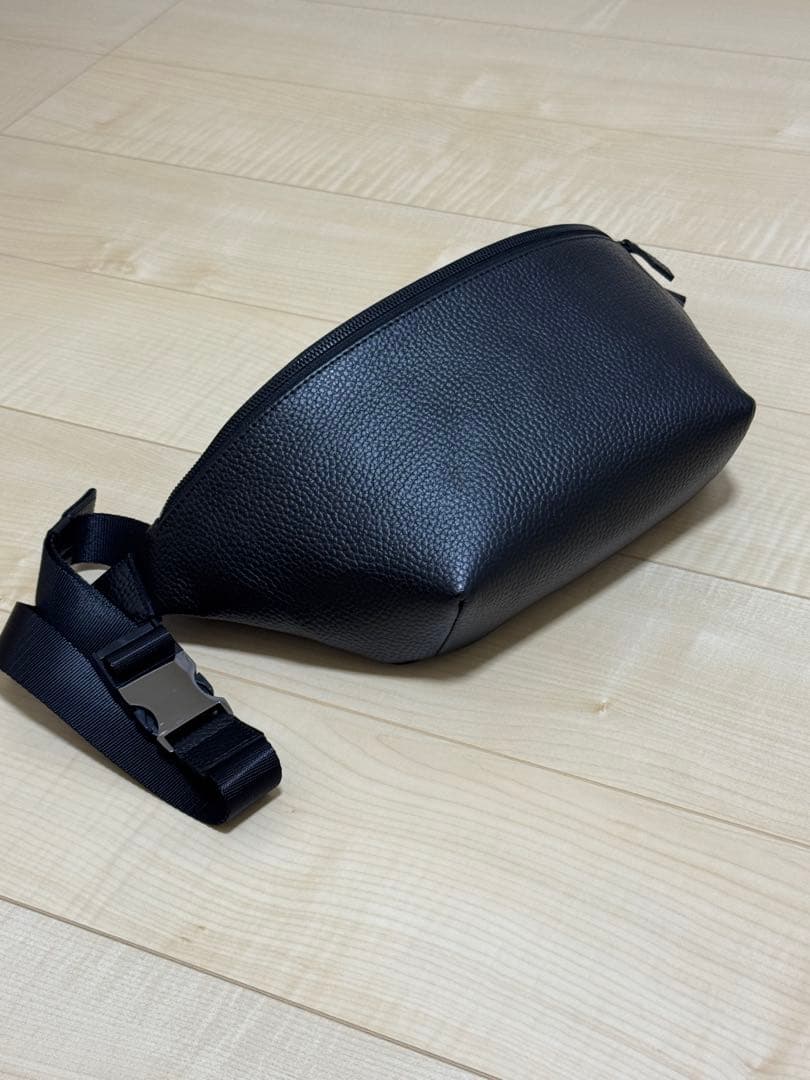 HushTug ハッシュタグ カーブドボディバッグ ブラック 姫路レザー