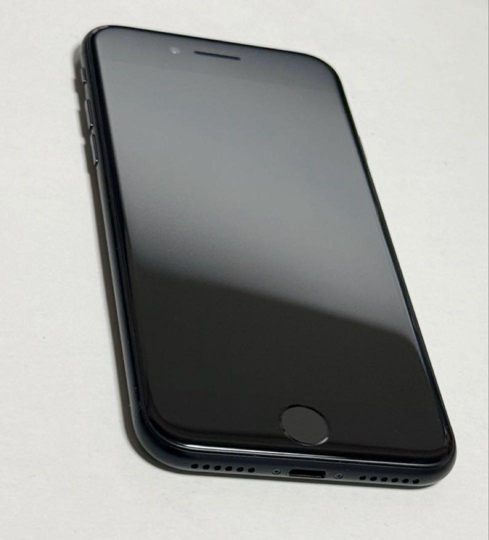 美品　2024年9月購入品　バッテリー100％　iPhone SE 3 64GB