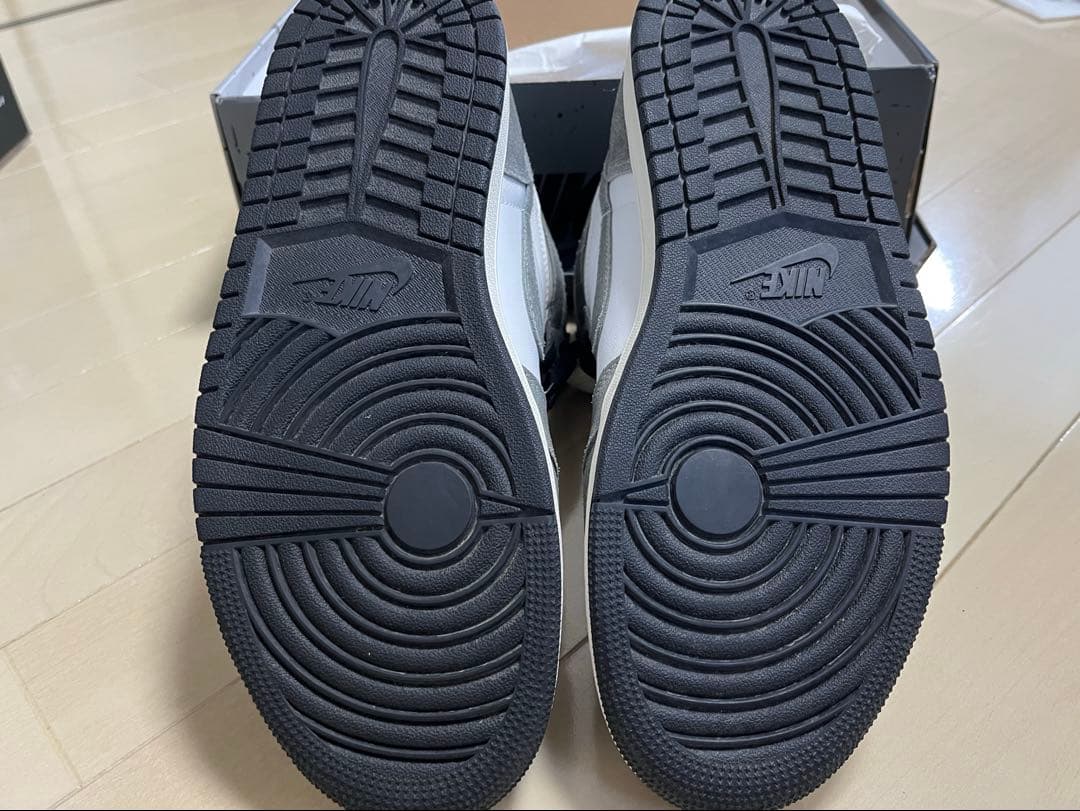 NIKE AIR JORDAN 1 SMOKE GREYナイキ エアジョーダン1