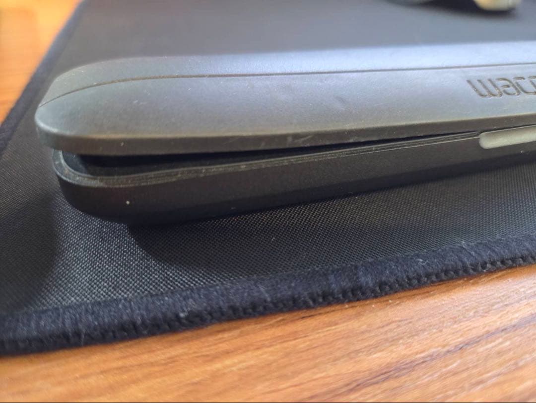 Wacom 液晶ペンタブレット Cintiq 13HD DTK-1300/K0