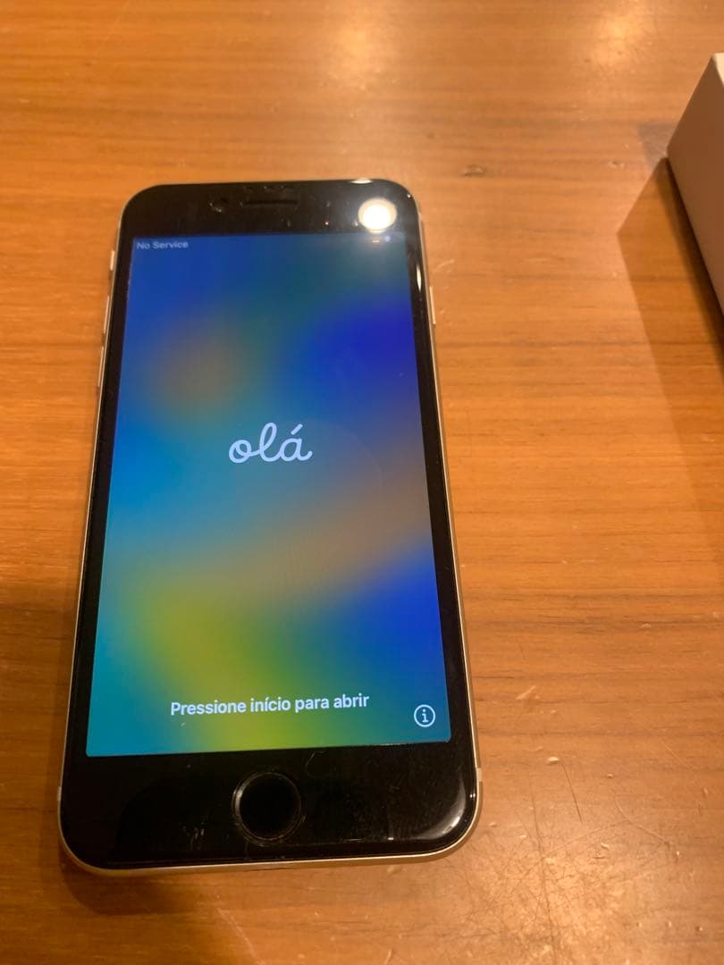 iPhone se 第3世代　スターライト　64ギガ