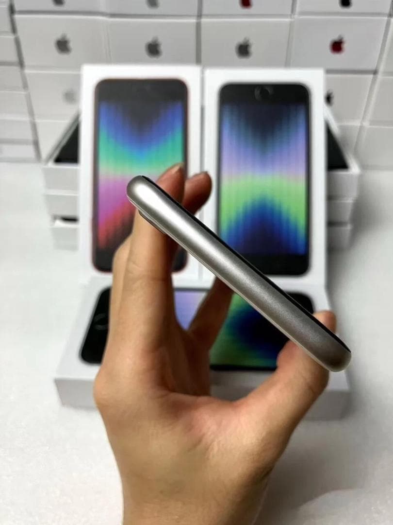 【超人気／超美品】iPhone SE3 64GB｜SIMフリー｜白