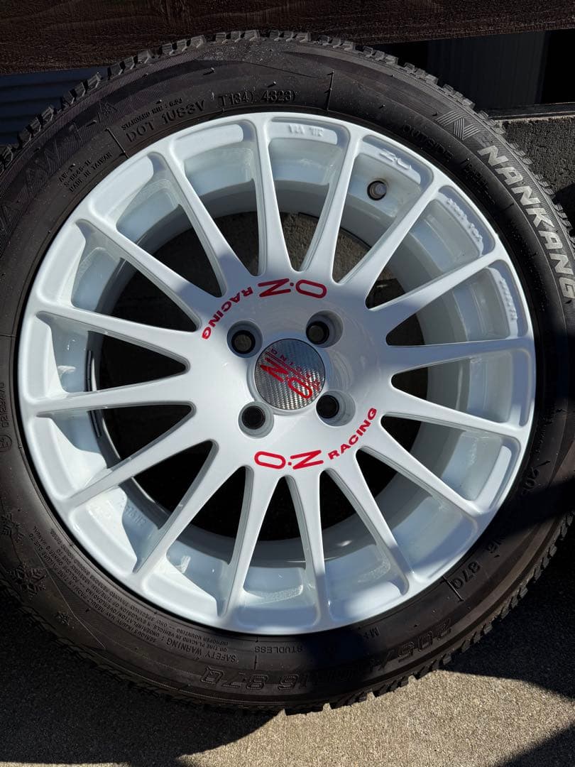 OZ Racing スーパーツーリヅモ16㌅ ナンカンスタッドレスタイヤ セット
