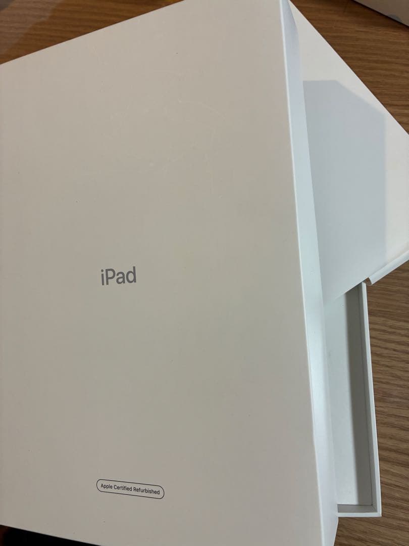 Apple iPad スペースグレー 本体　第８世代　128gb