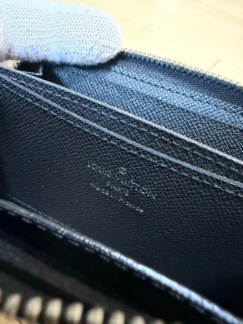 LOUIS VUITTONダミエグラフィット ケース ジッパー