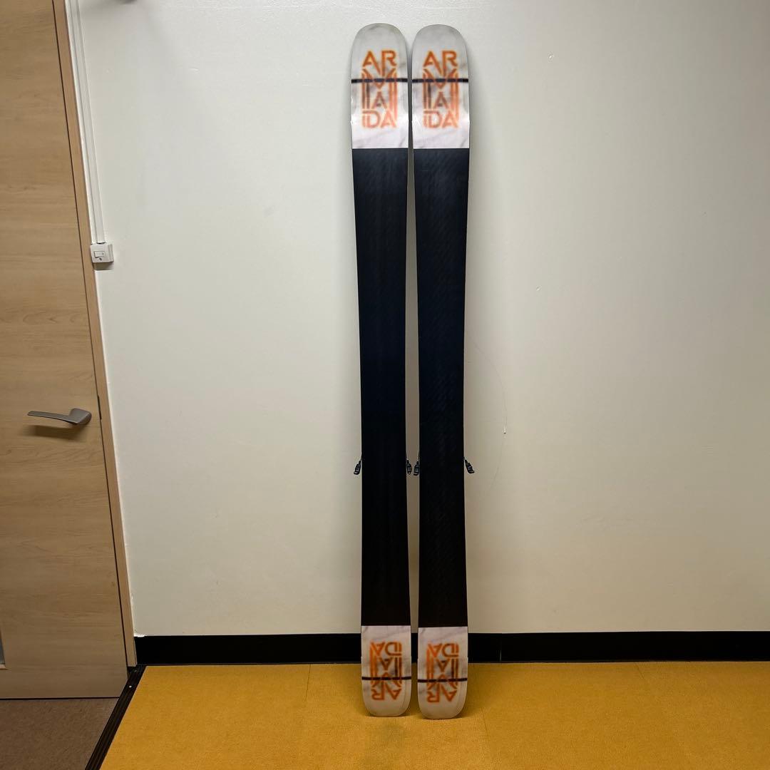 アルマダパウダースキー　軽くて操作がやさしい板です。トーション柔らかめです。