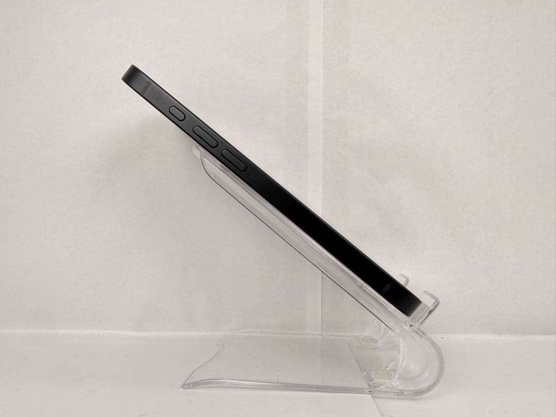 iPhone16e 128GB ブラック　海外版　SIMフリー　care+あり