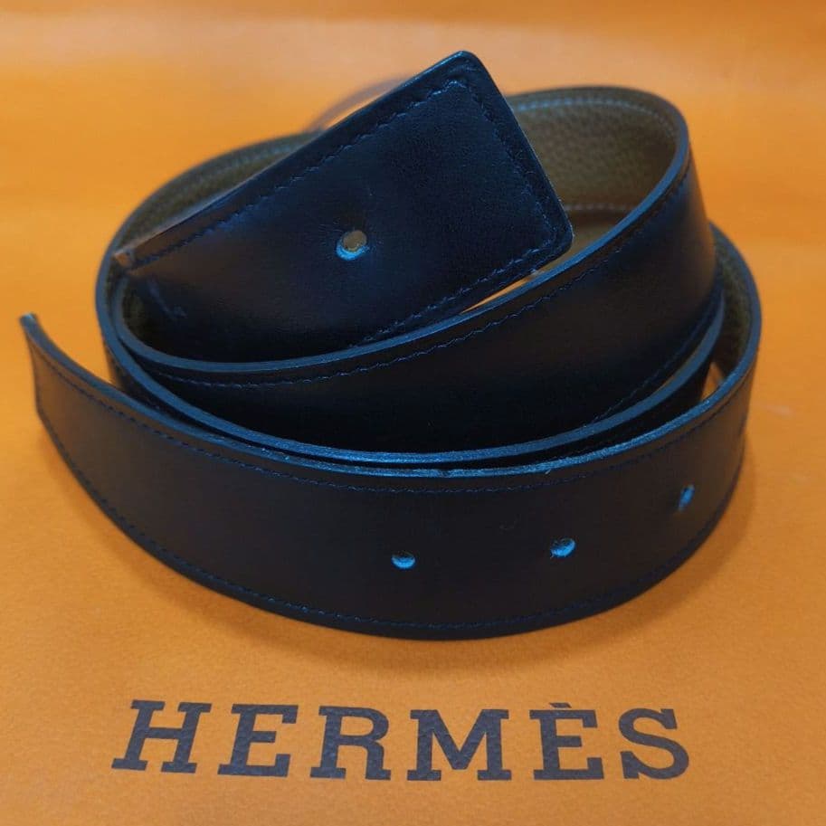 だ*い様 エルメス リバーシブル レザー ベルト 105 黒 茶 ▢P刻 バック