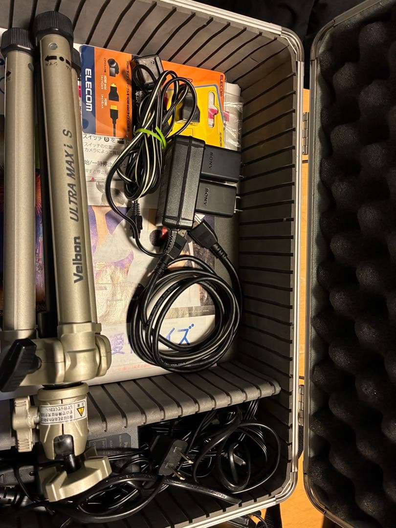 ビデオカメラ3点+三脚＋アタッシュケース+ケーブル