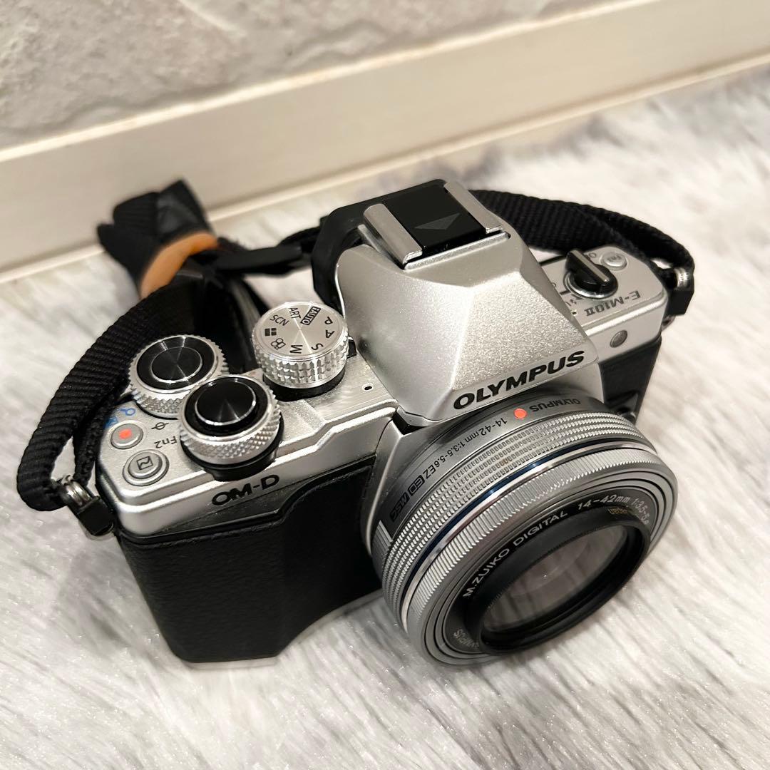 【美品完動品】 OLYMPUS OM-D E-M10 Mark II