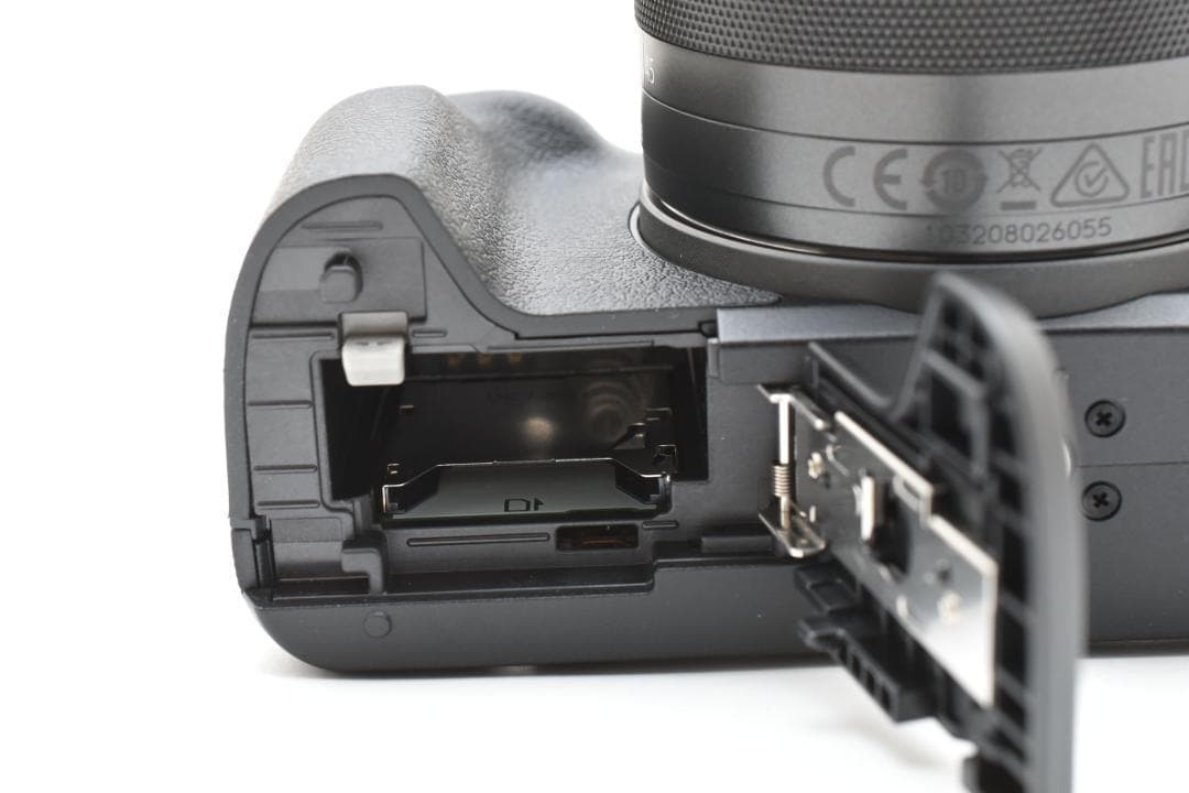 【美品】キャノン Canon EOS Kiss M 15-45mm