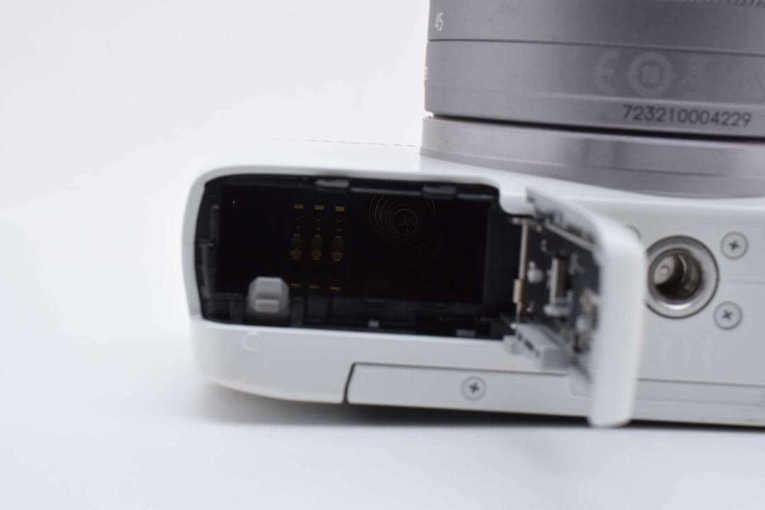 ■ 美品 ■ キャノン　Canon EOS M10 ホワイト レンズ付き