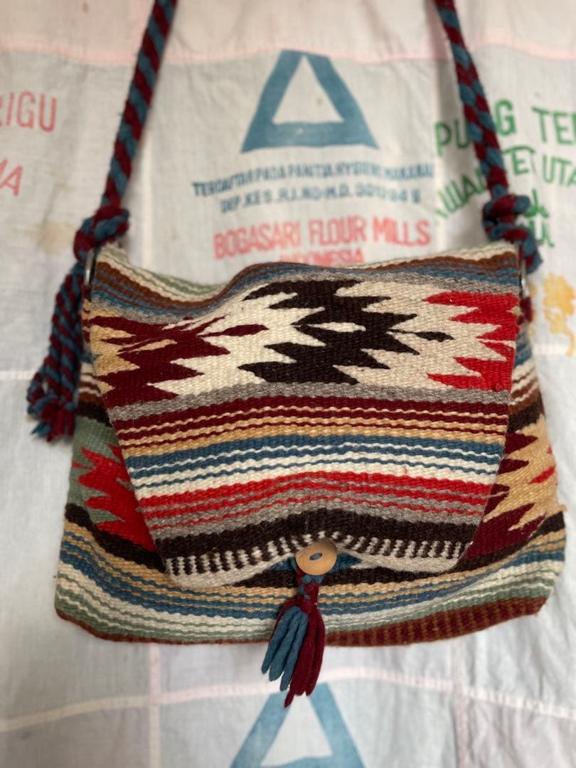 BEAMS CHAMULA / ウール製ボディBAG