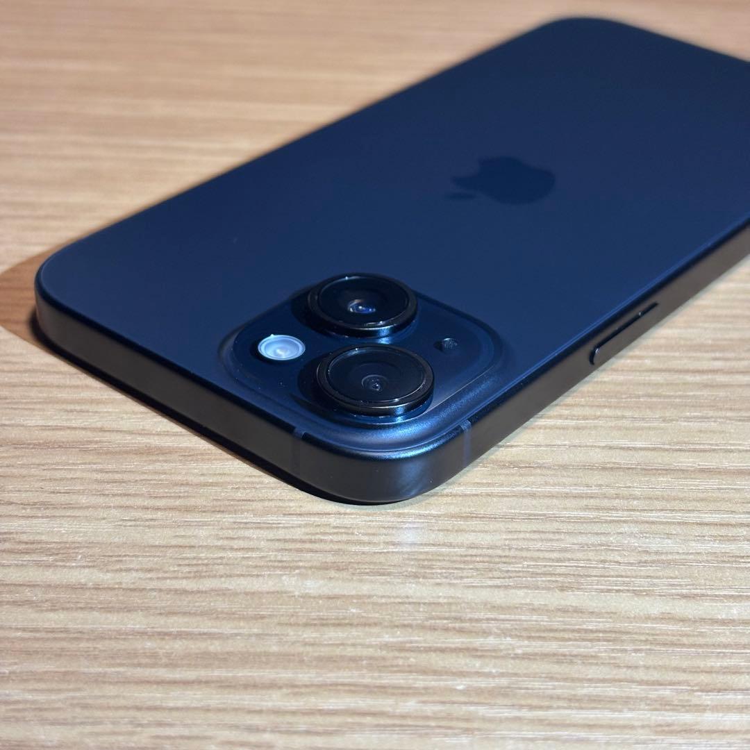 Apple iPhone 15 128GB SIMフリー版 スペースグレー 美品