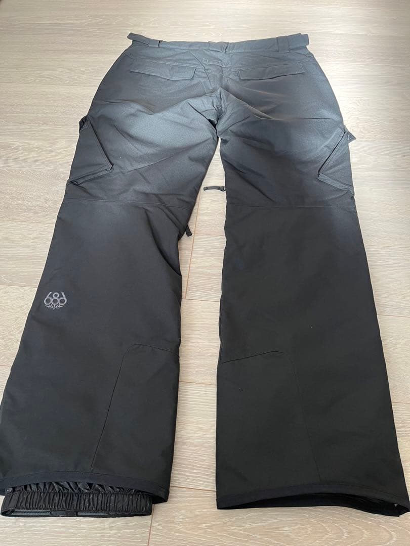686（シックスエイトシックス）のスノーボードウェアセットアップ　新品未使用　L