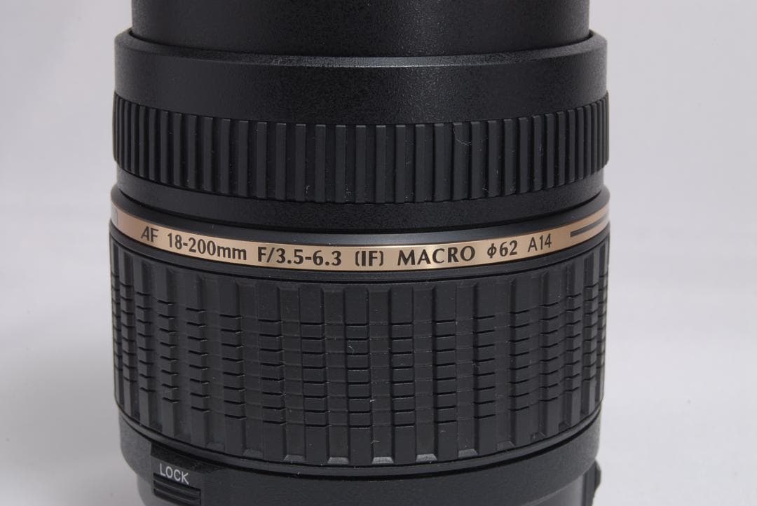 広角から望遠まで Nikon用 TAMRON 18-200mm 高倍率レンズ