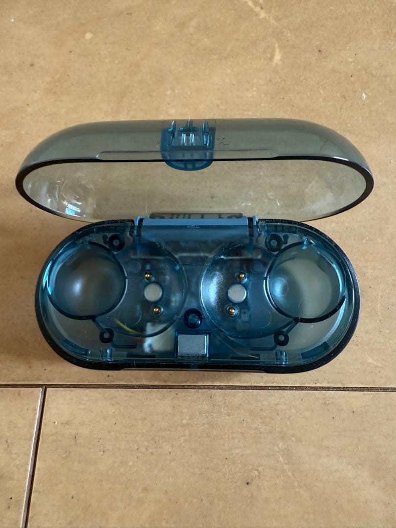 美品　クリアブルー ワイヤレスイヤホン 充電ケース付き