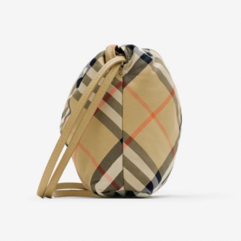 バーバリー　チルドレン　バッグ