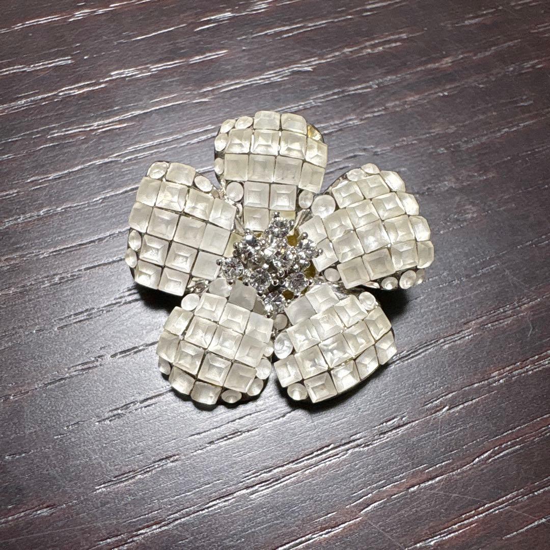 【FOXEY】フォクシー ブローチ　ホワイト