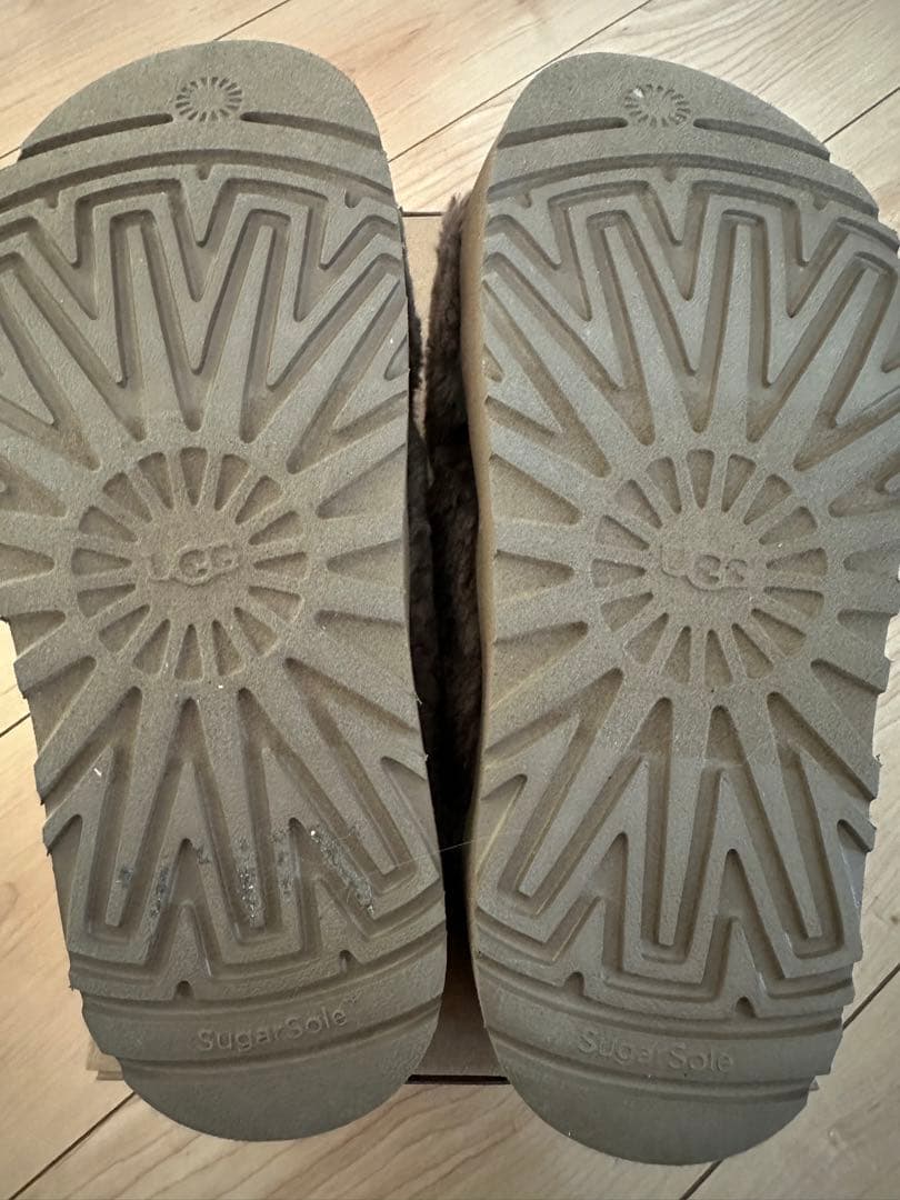 新品未使用UGGファーサンダル23㎝