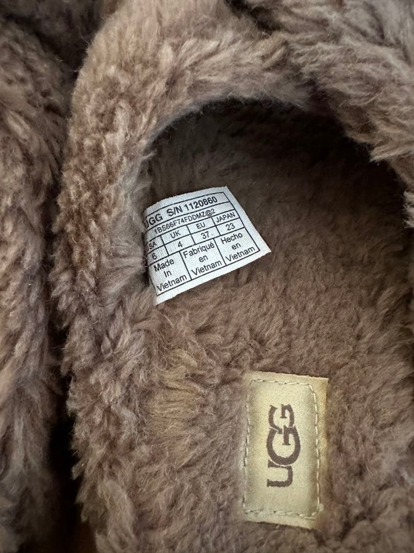 新品未使用UGGファーサンダル23㎝