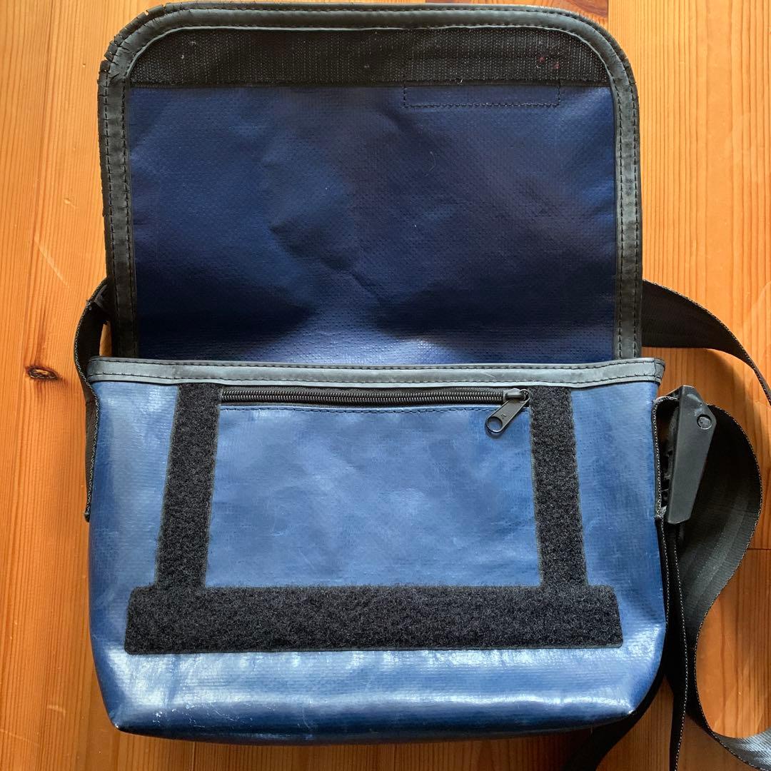 FREITAG フライターグ　メッセンジャーバッグ　ネイビー