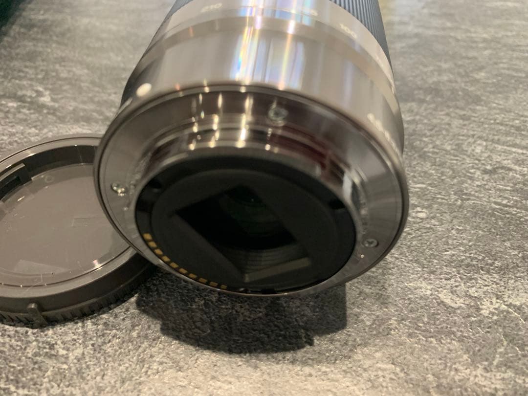 (新品同様) SONY α5100 ホワイト ミラーレス一眼 本体とレンズ付き