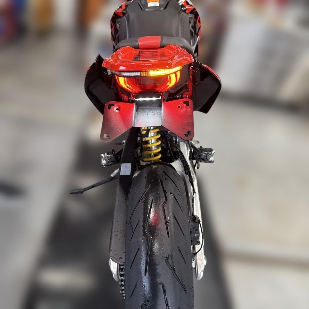 ハイパーモタード698 フロントウィンカー&フェンダーレスKIT