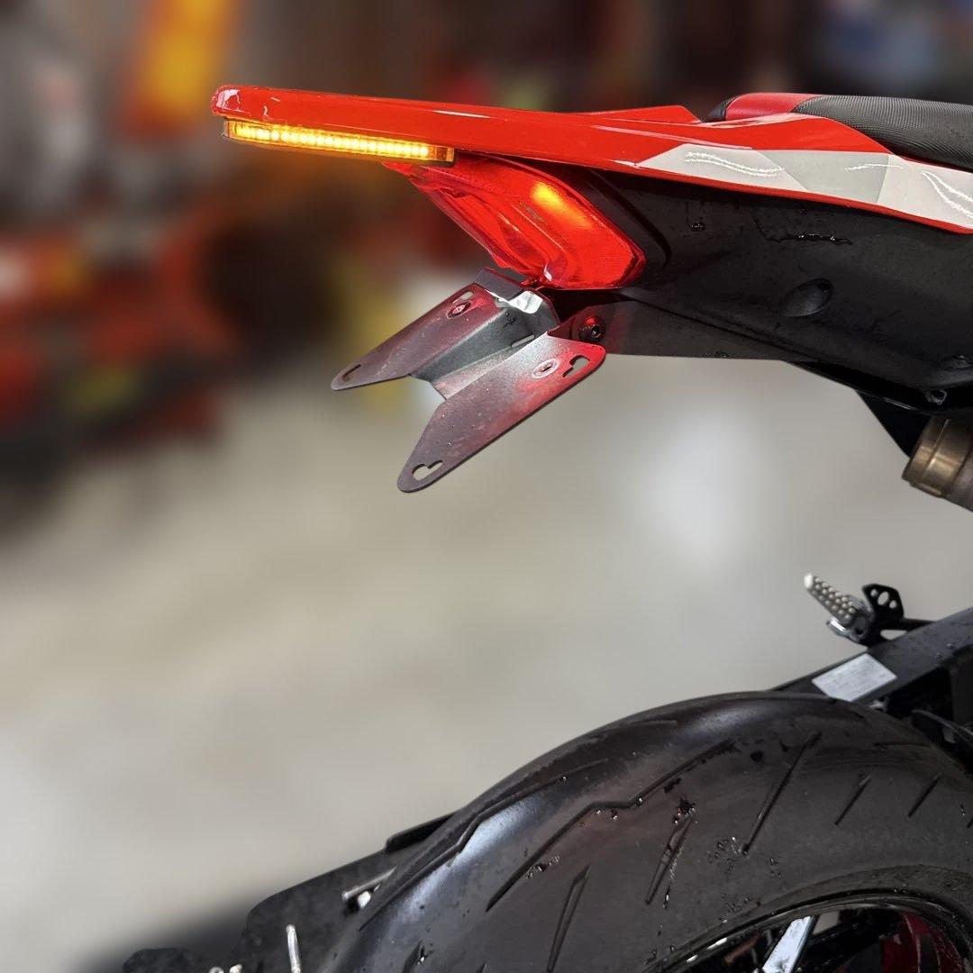 ハイパーモタード698 フロントウィンカー&フェンダーレスKIT