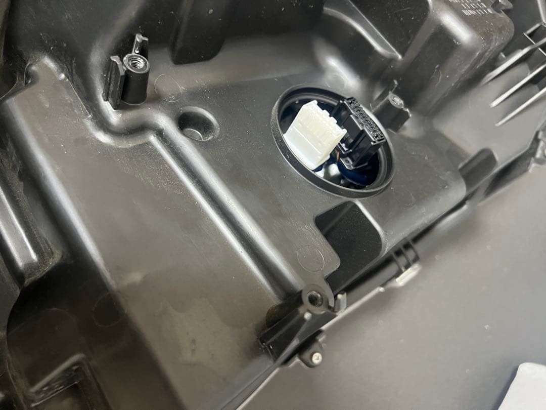 ヴェルファイア後期3連ゴールデンアイズ右ヘッドライト