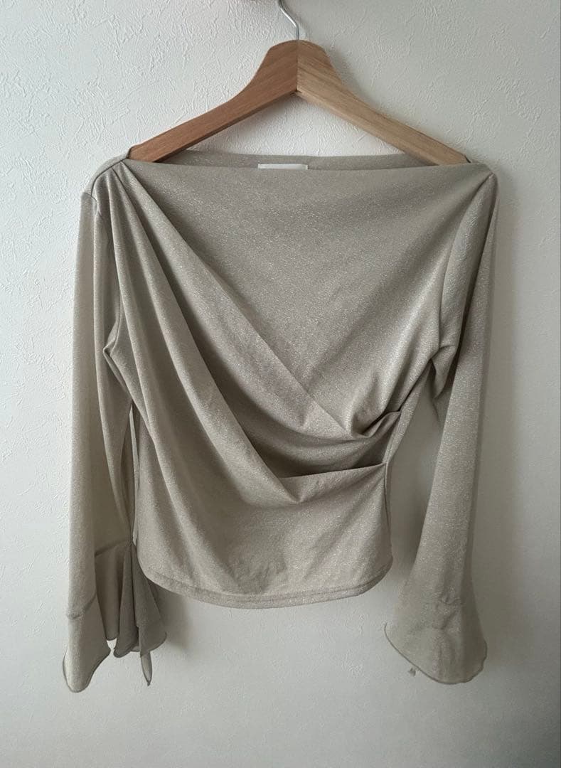 Aimeine エメイン ドレープネックカフススリーブトップス