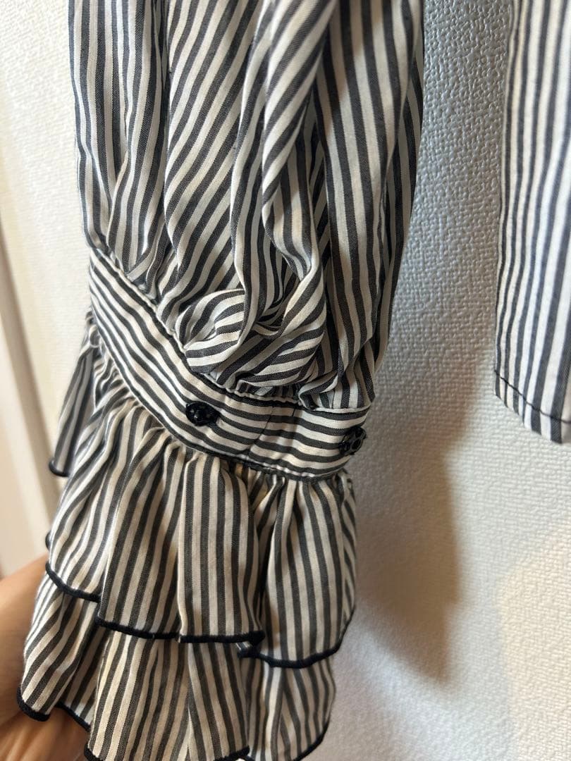 Na+H リボンタイ付きフリルブラウス