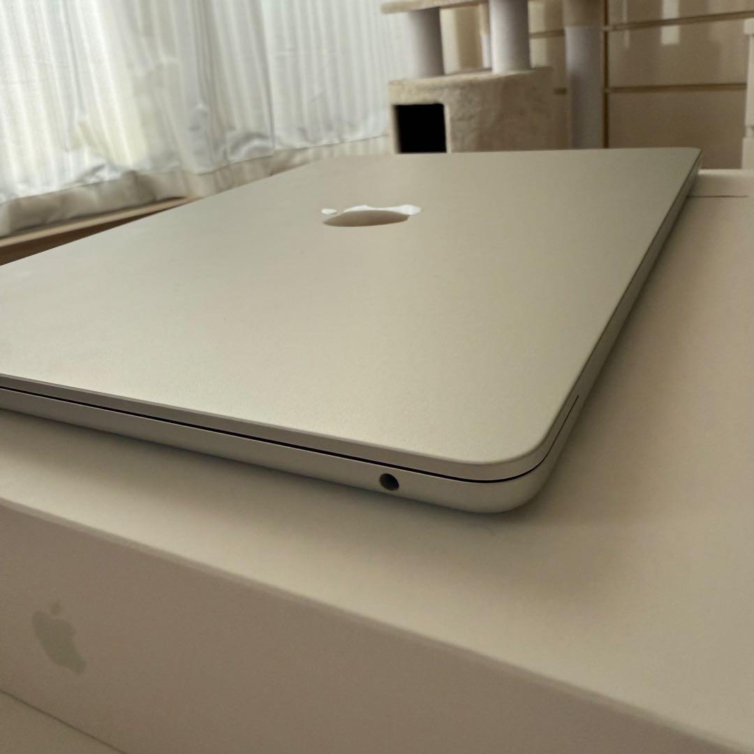 MacBook Air (M2, 13.6インチ, 16GB, 256GB)